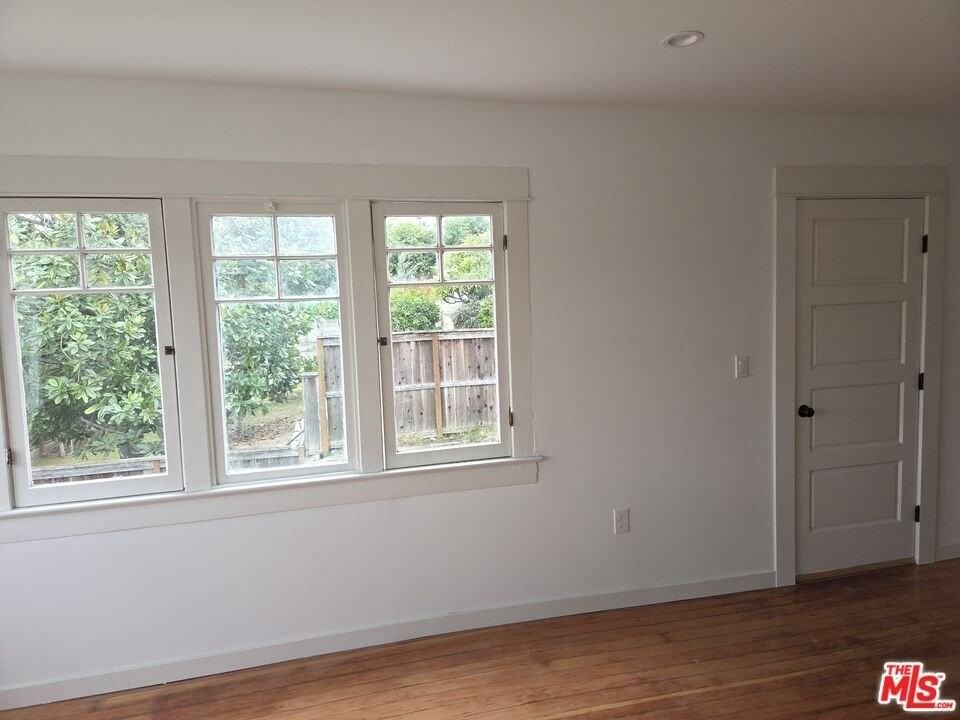 N La Fayette Park Pl - Photo 4 of 13