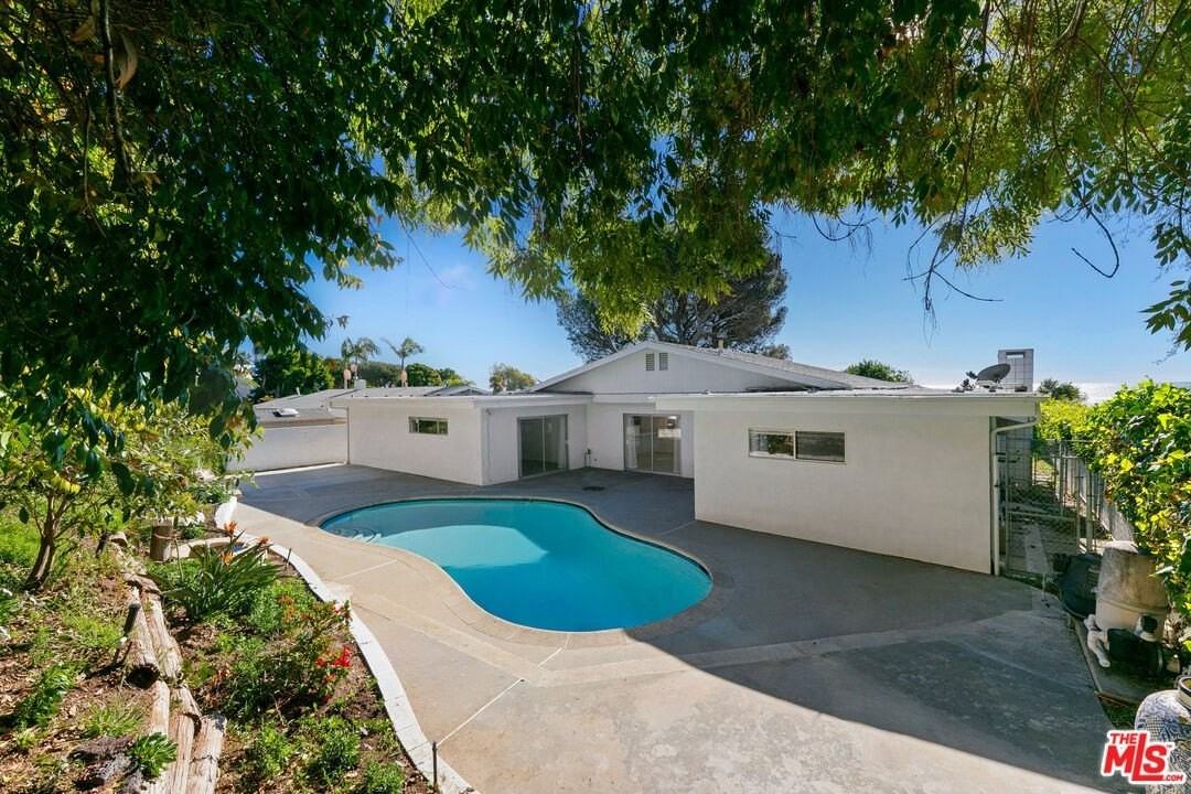 31617 Broad Beach Rd - Photo 2 of 22