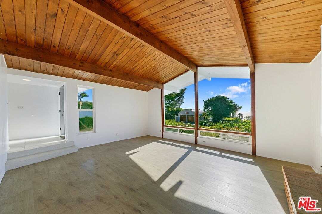 31617 Broad Beach Rd - Photo 6 of 22