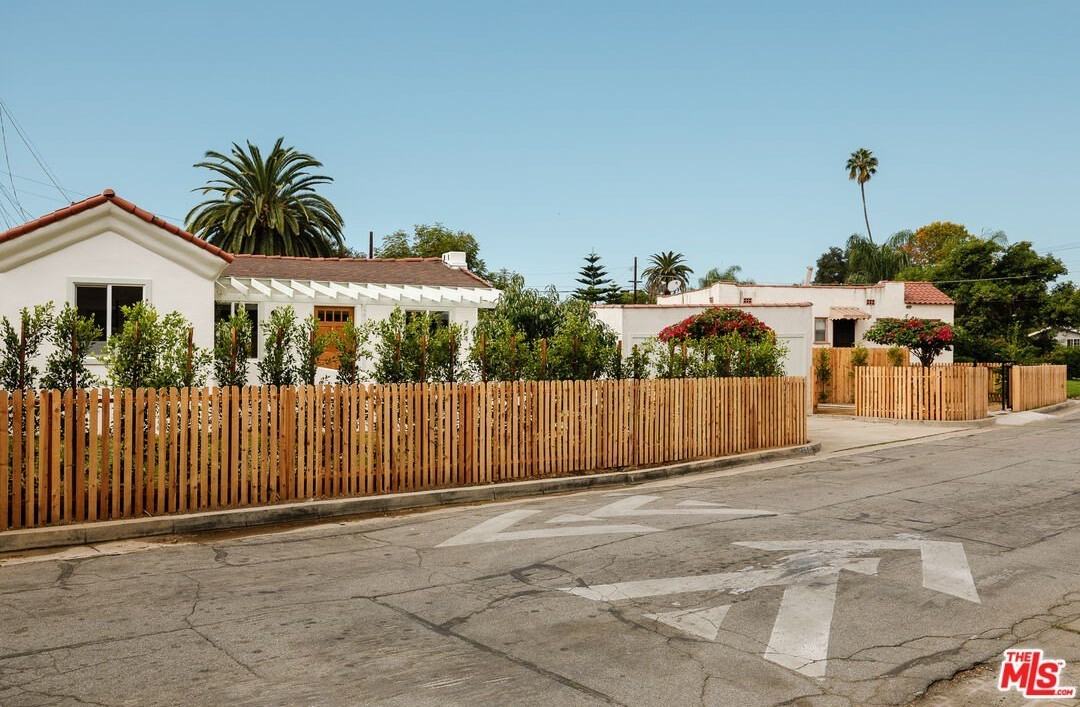 784 Elmira St - Photo 3 of 33