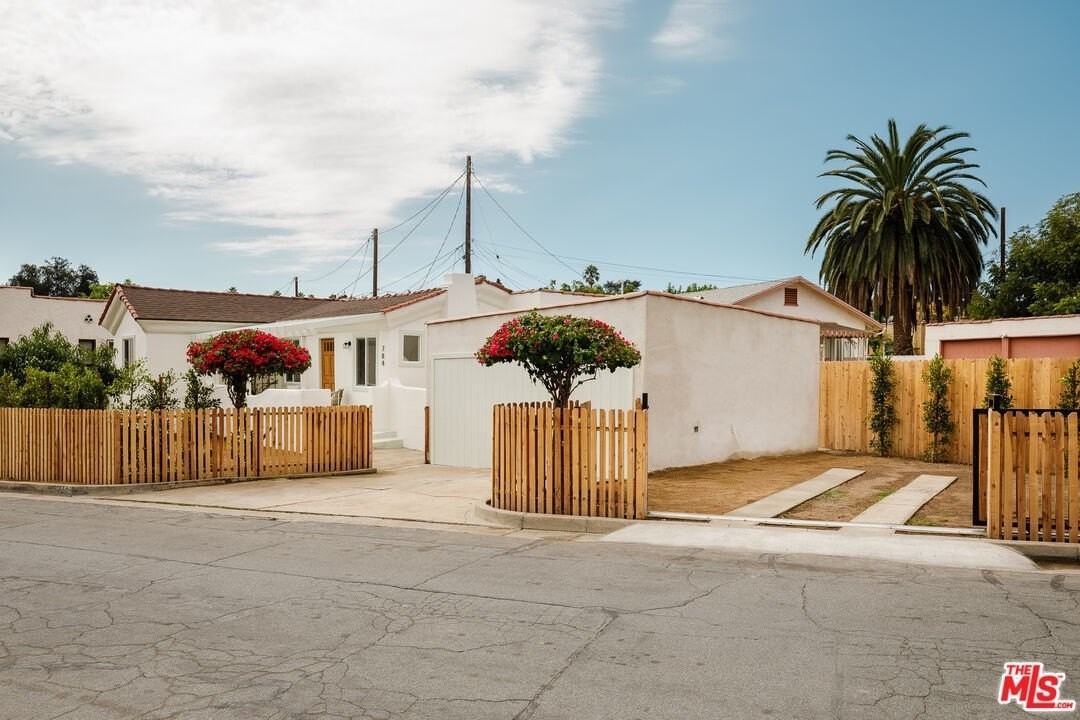 784 Elmira St - Photo 4 of 33