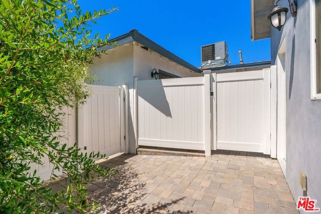 19613 Haynes St - Photo 2 of 12