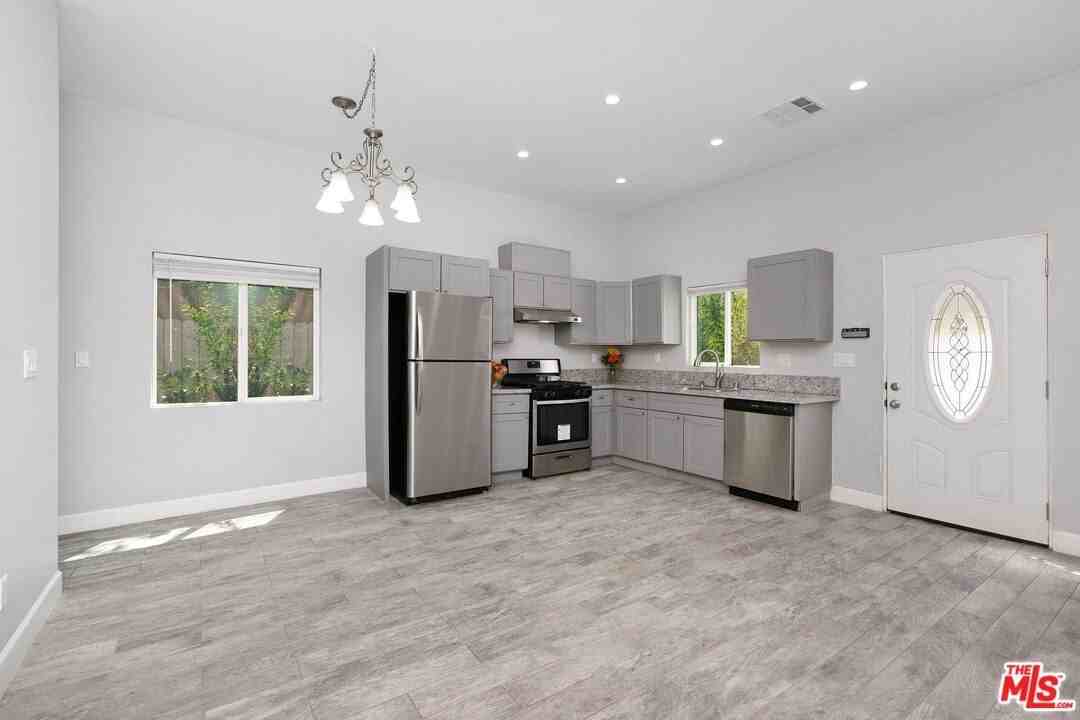 19613 Haynes St - Photo 3 of 12