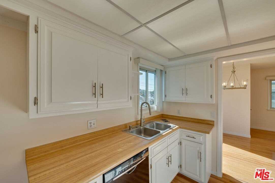 431 W Acacia Ave - Photo 7 of 25