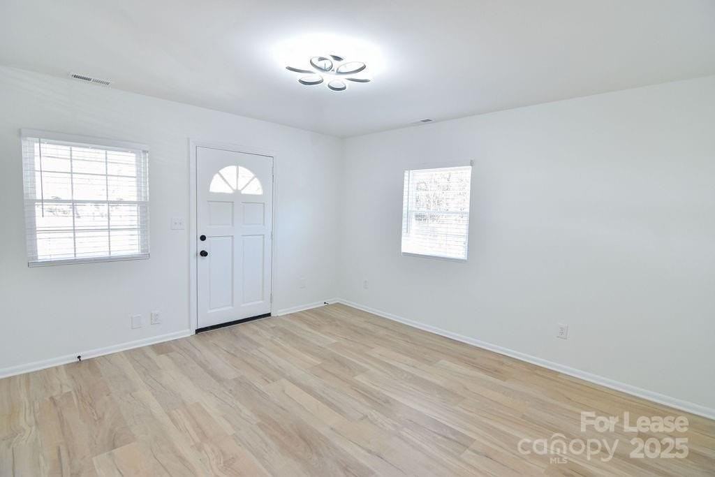 520 Denver St - Photo 2 of 14