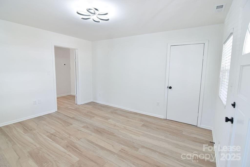 520 Denver St - Photo 4 of 14