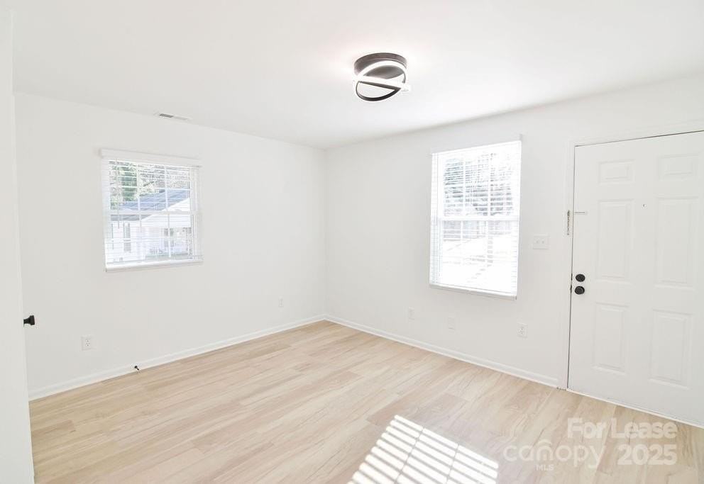 520 Denver St - Photo 6 of 14