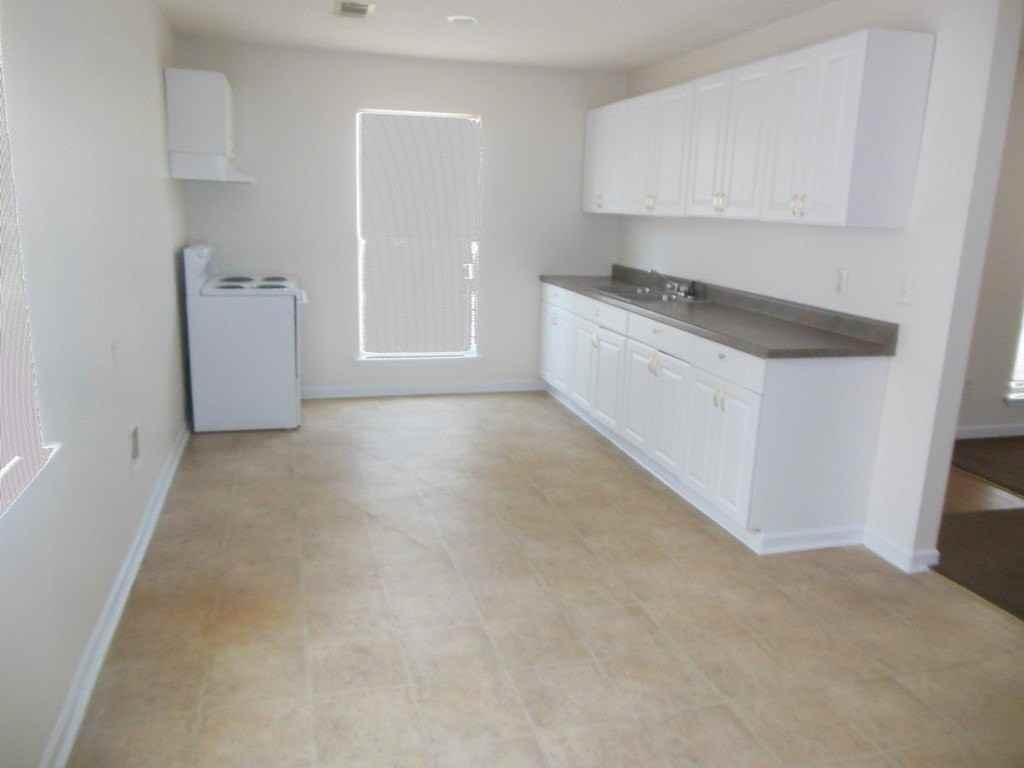 818 Allen Rd - Photo 3 of 8