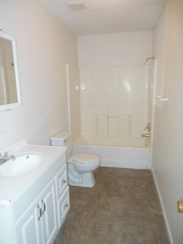 818 Allen Rd - Photo 4 of 8