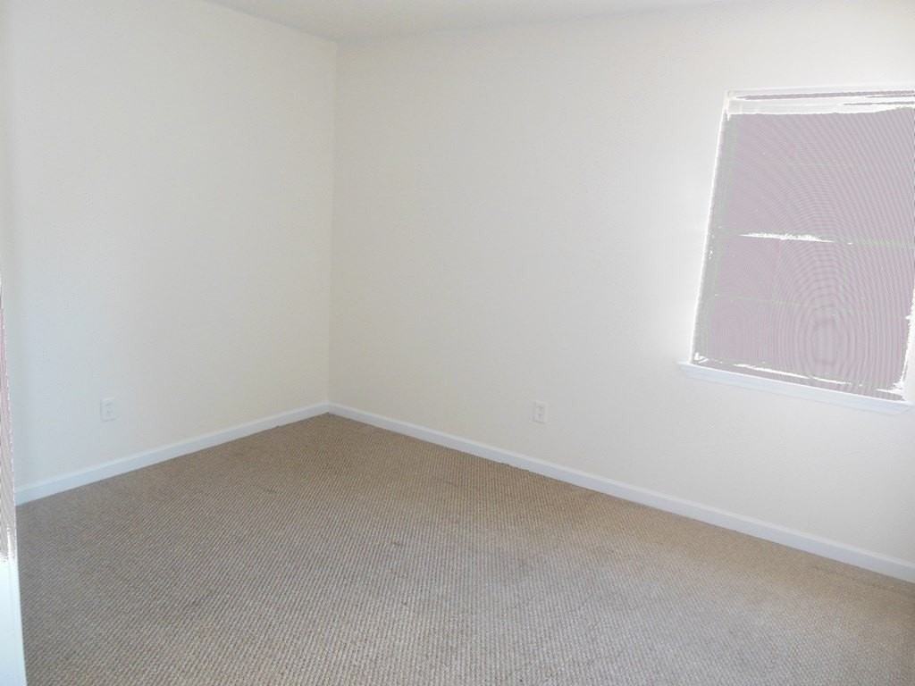 818 Allen Rd - Photo 5 of 8