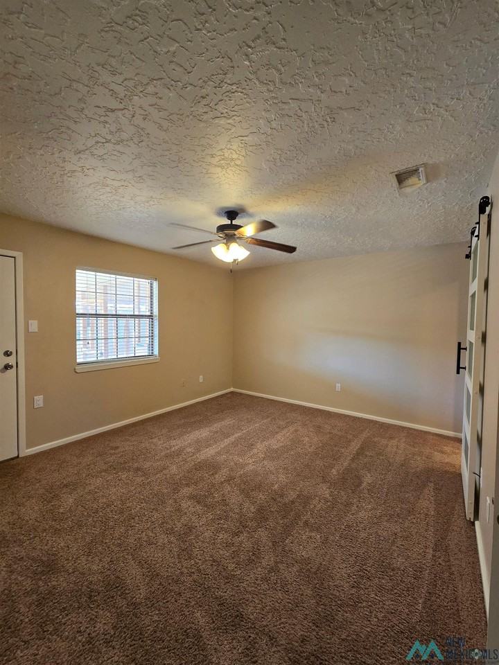 309 Chanticleer Pl - Photo 7 of 25