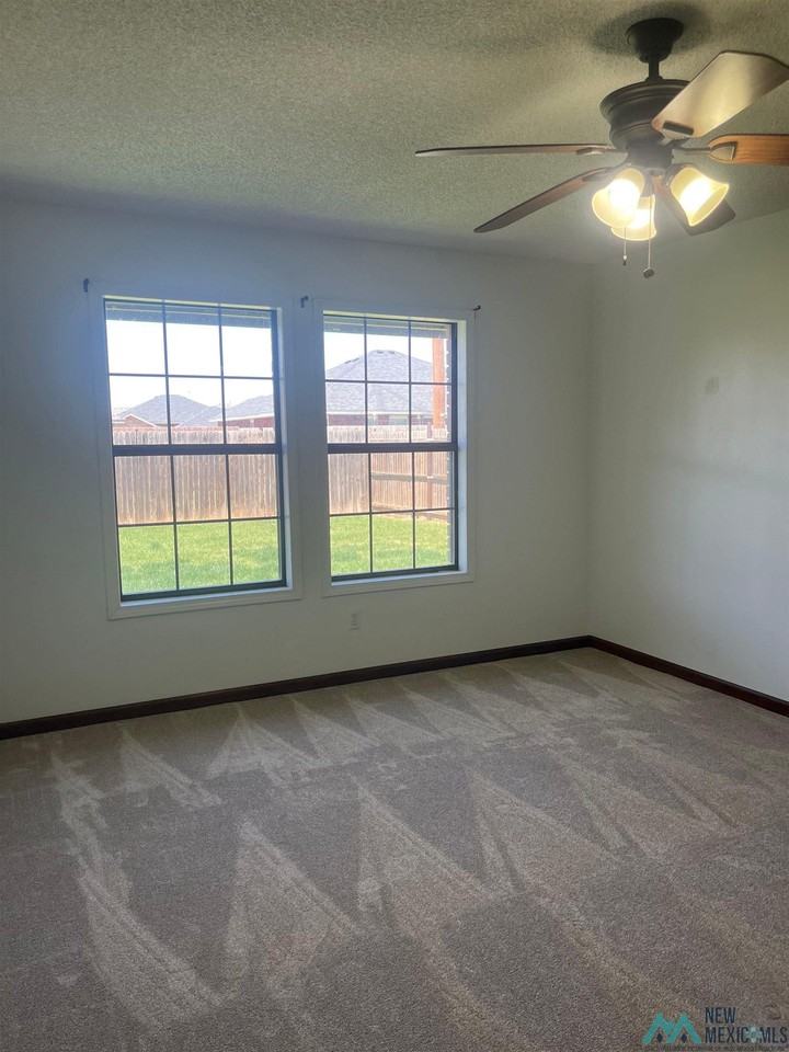 1712 Windsor Way - Photo 7 of 12