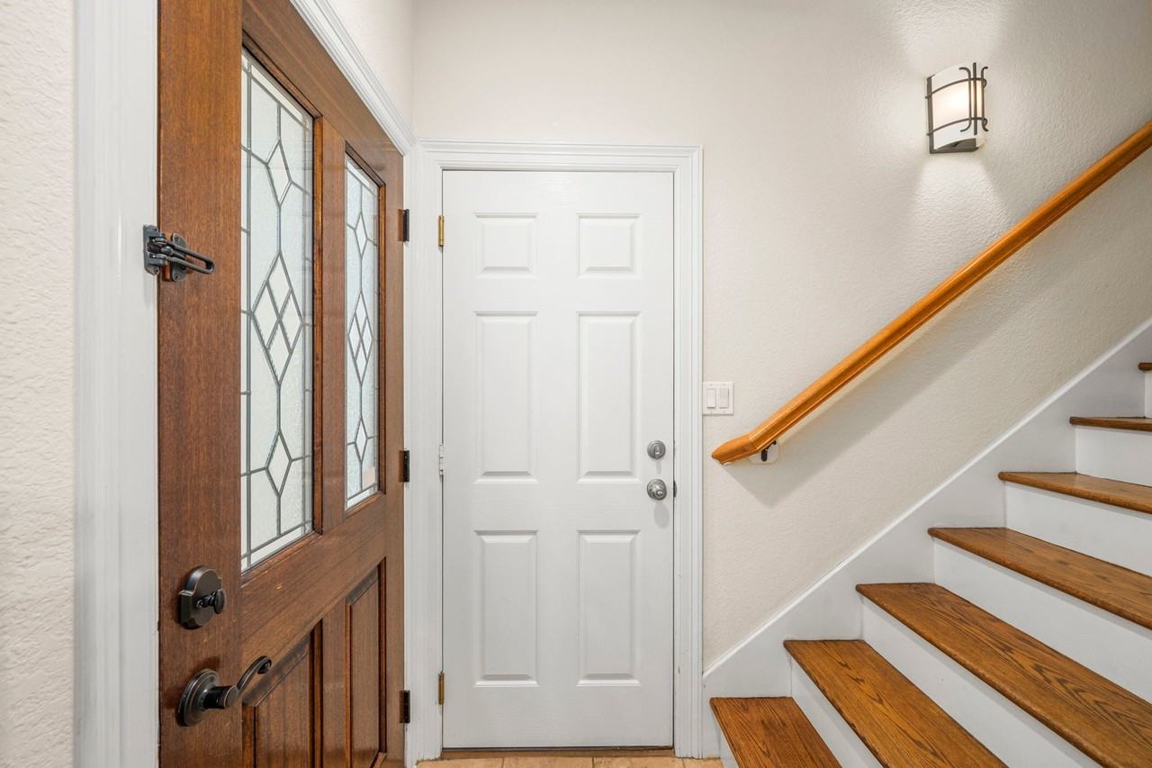 5329 Egbert St - Photo 3 of 19