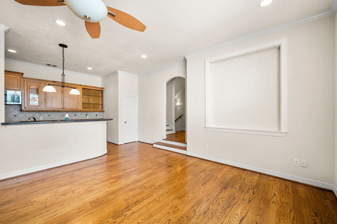 5329 Egbert St - Photo 7 of 19