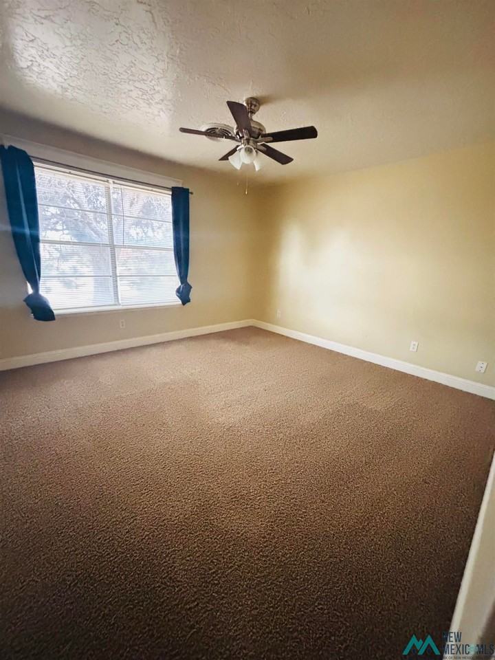 1317 Stratford Ln - Photo 6 of 12