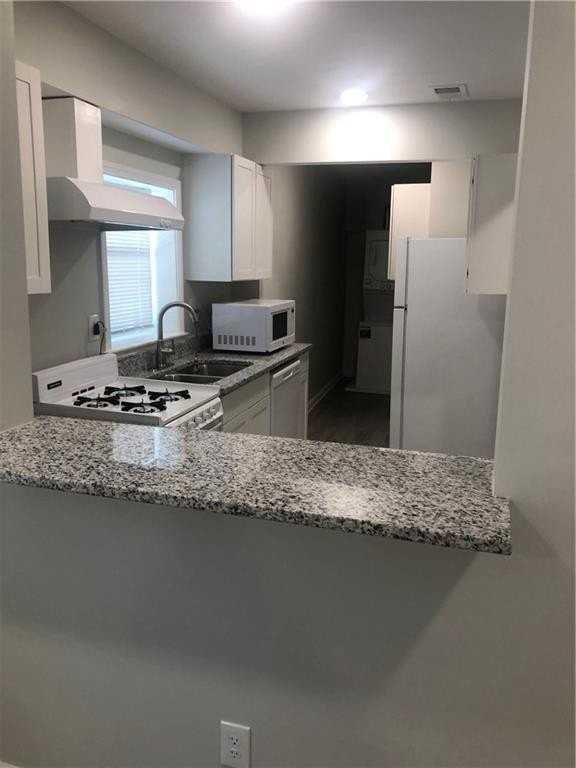 700 Lynn Cir Sw - Photo 5 of 18