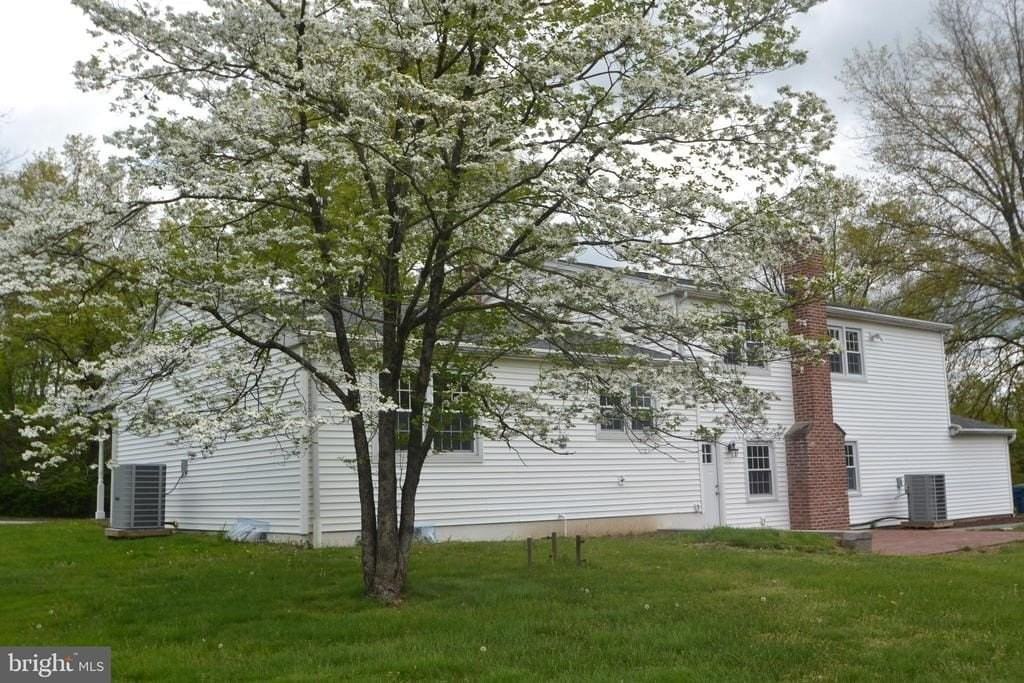 1436 E Lamplighter Ln - Photo 2 of 38