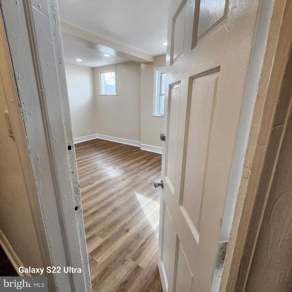 5490 W Berks St #1stFL - Photo 4 of 22