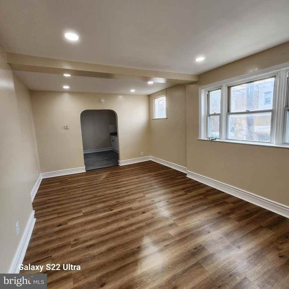 5490 W Berks St #1stFL - Photo 5 of 22
