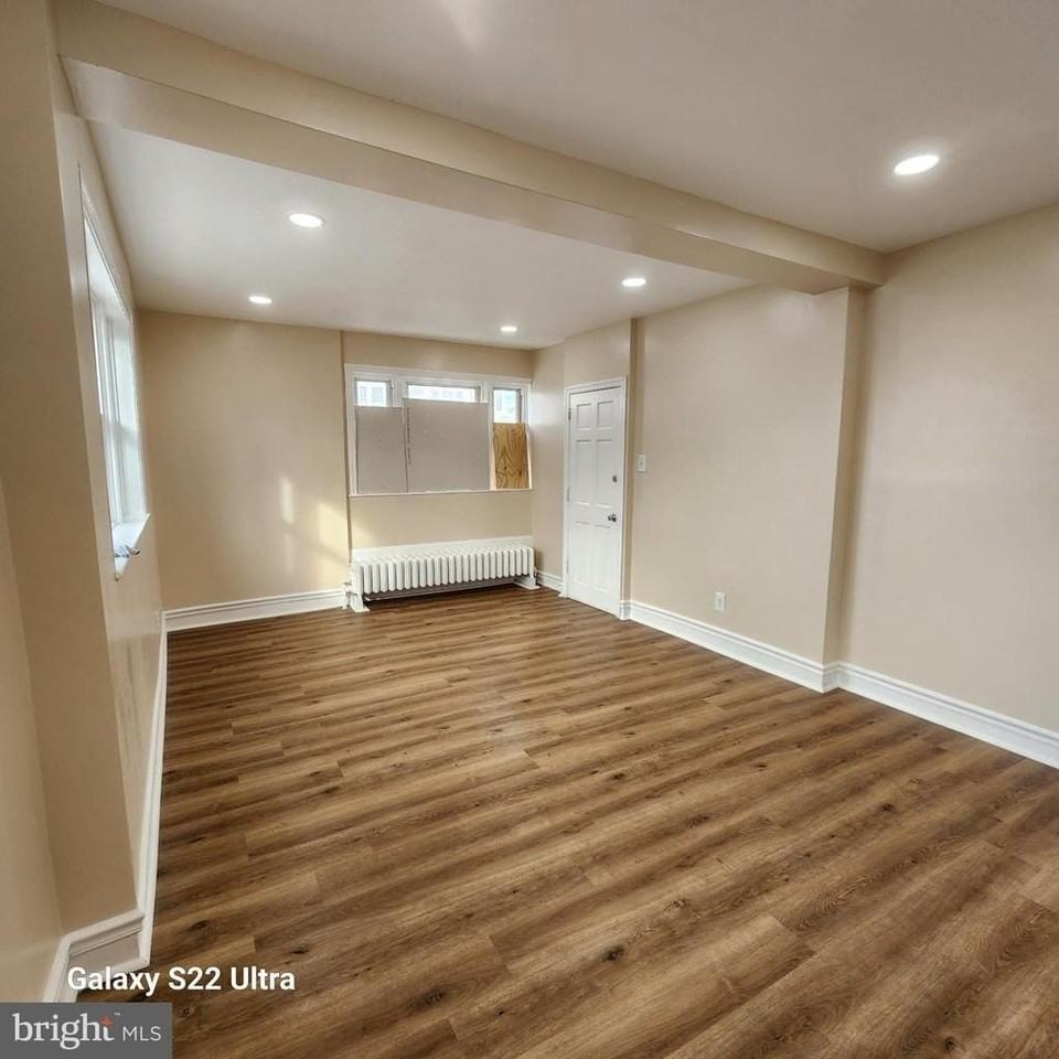 5490 W Berks St #1stFL - Photo 7 of 22