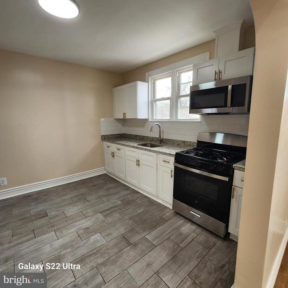 5490 W Berks St #1stFL - Photo 7 of 21