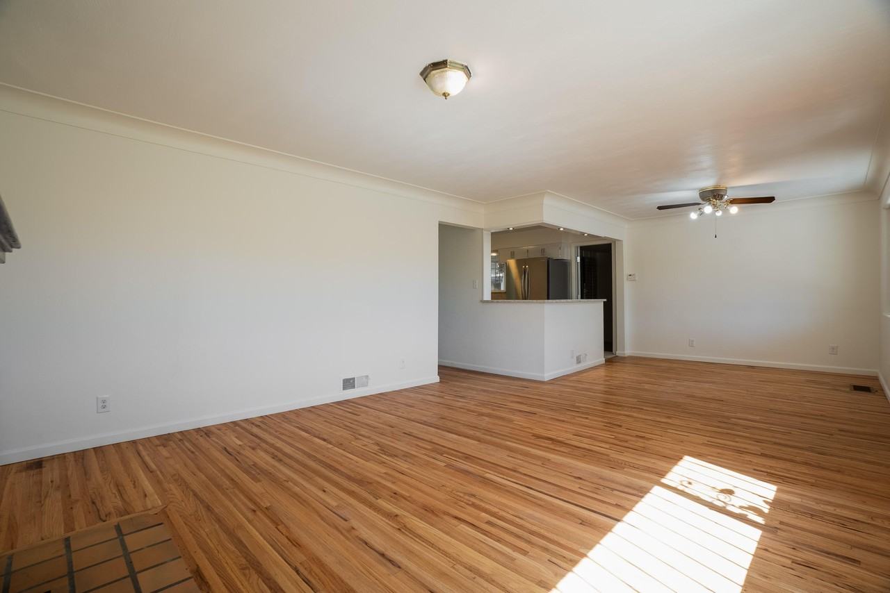 425 Graceland Dr Se - Photo 5 of 23