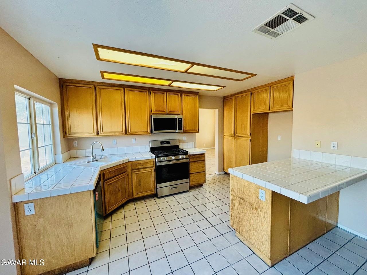 36512 Summerholly Cir - Photo 4 of 16