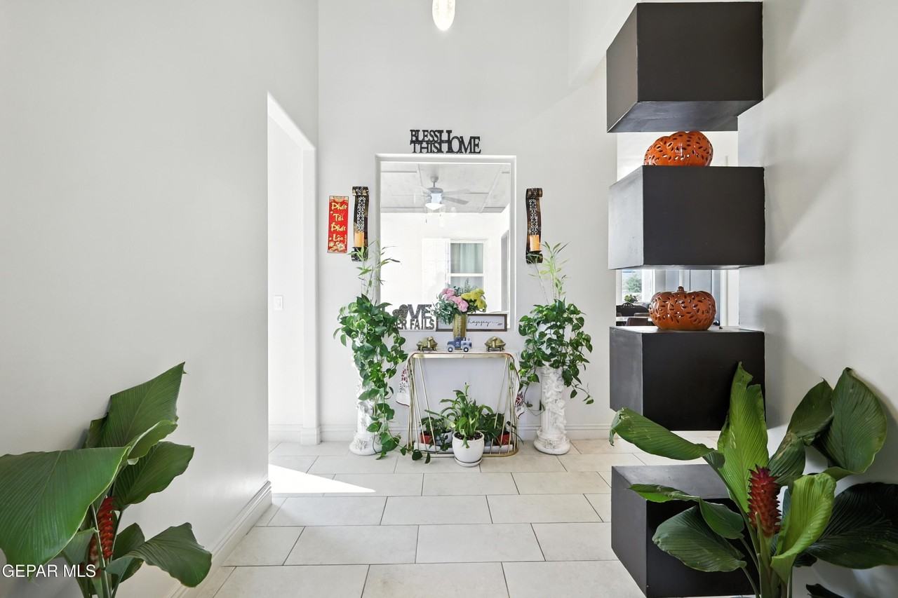 12249 Biddleston Dr - Photo 2 of 22