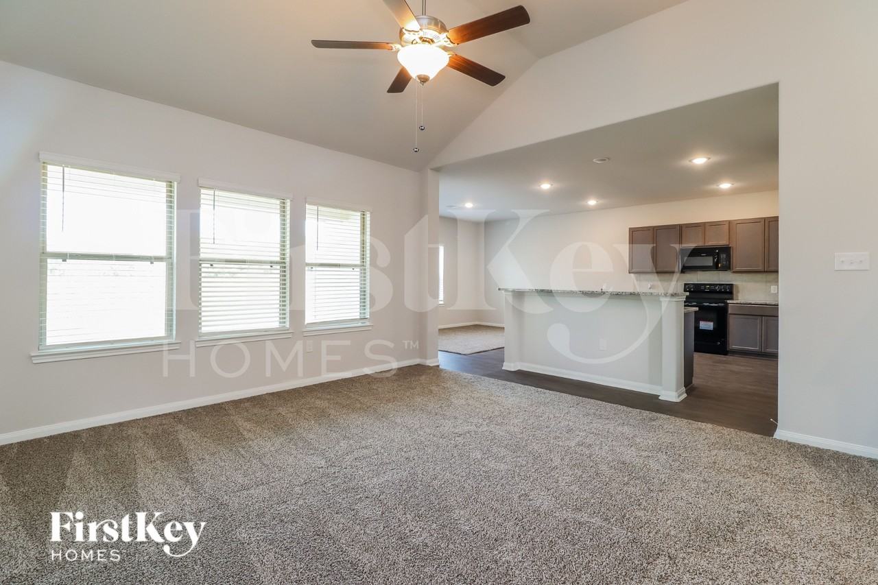 14725 Country Club Dr - Photo 3 of 15