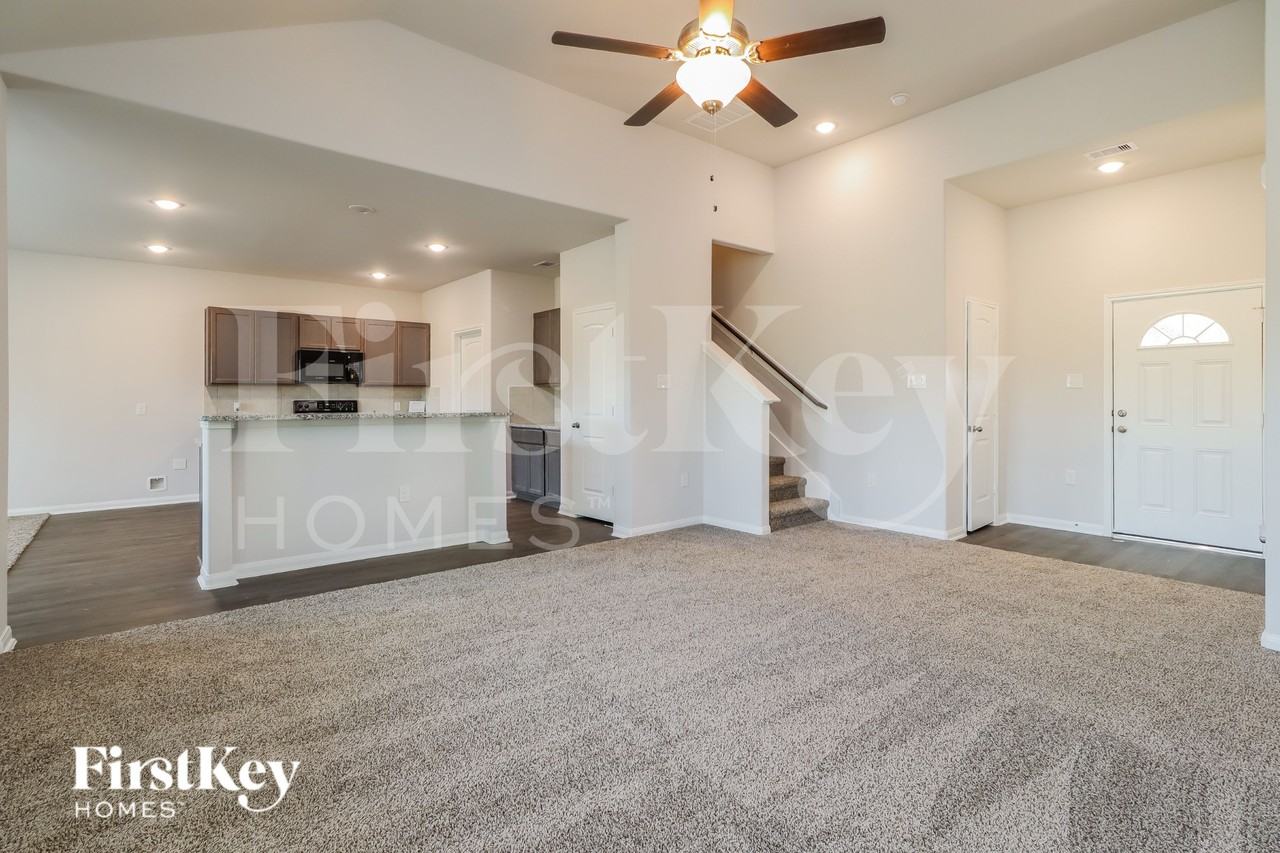 14725 Country Club Dr - Photo 4 of 15