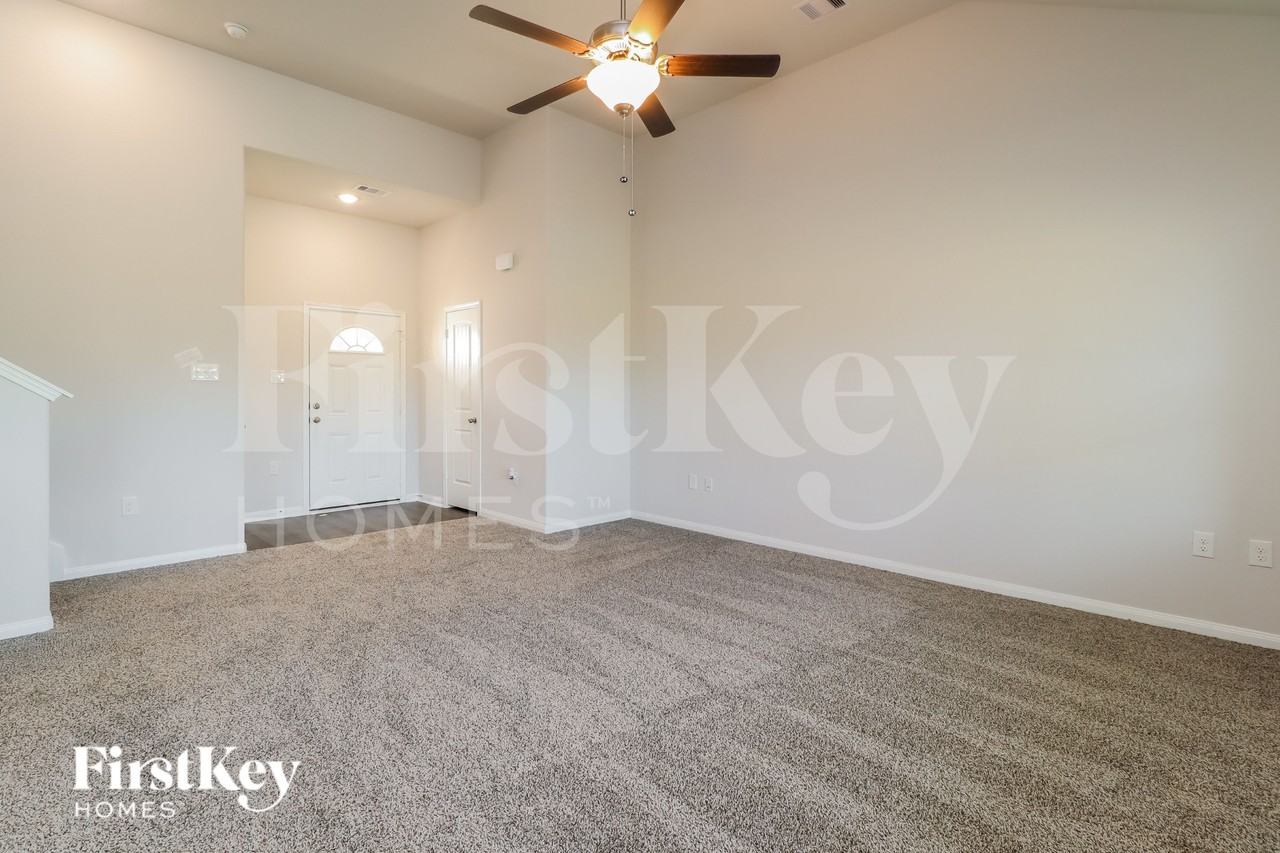 14725 Country Club Dr - Photo 5 of 15