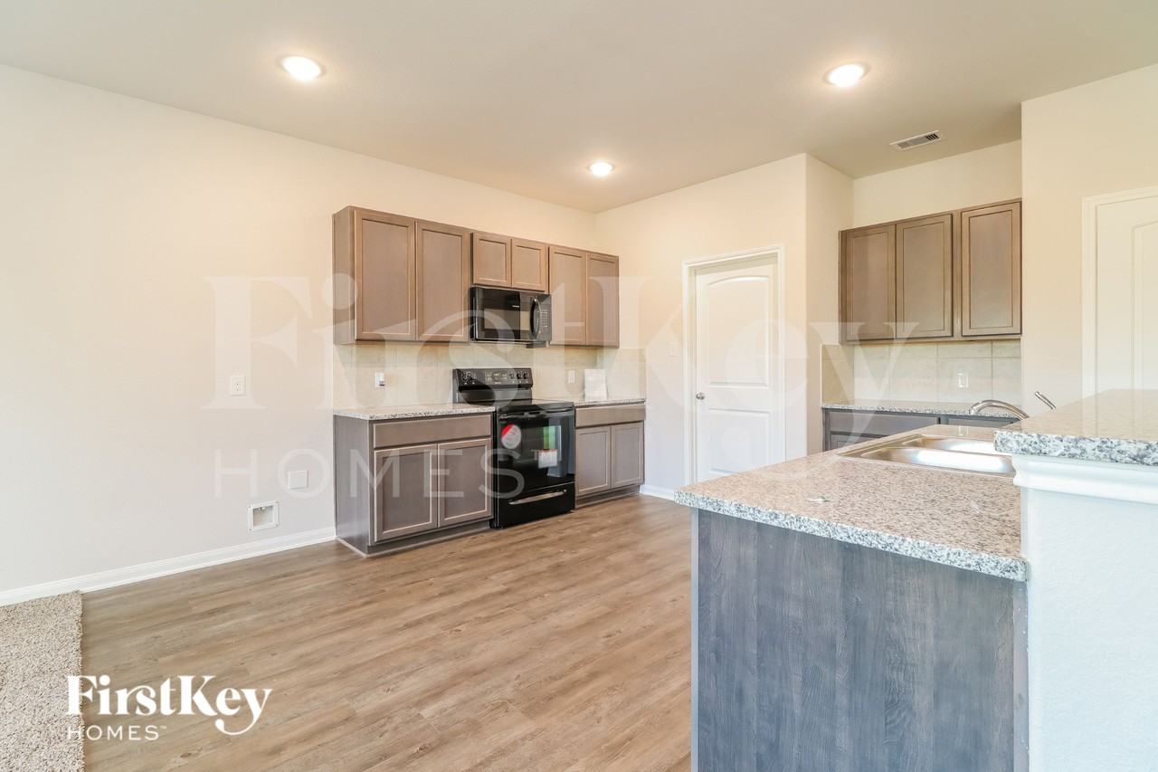 14725 Country Club Dr - Photo 6 of 15