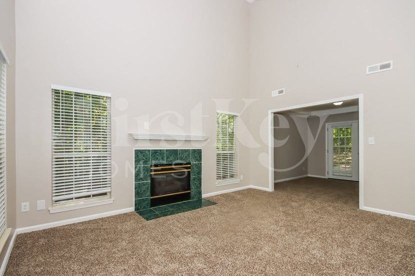 2935 Canary Ct - Photo 2 of 15