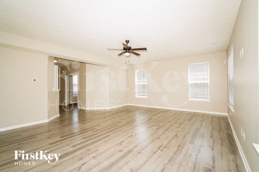 3370 S Cordell Rd - Photo 3 of 15