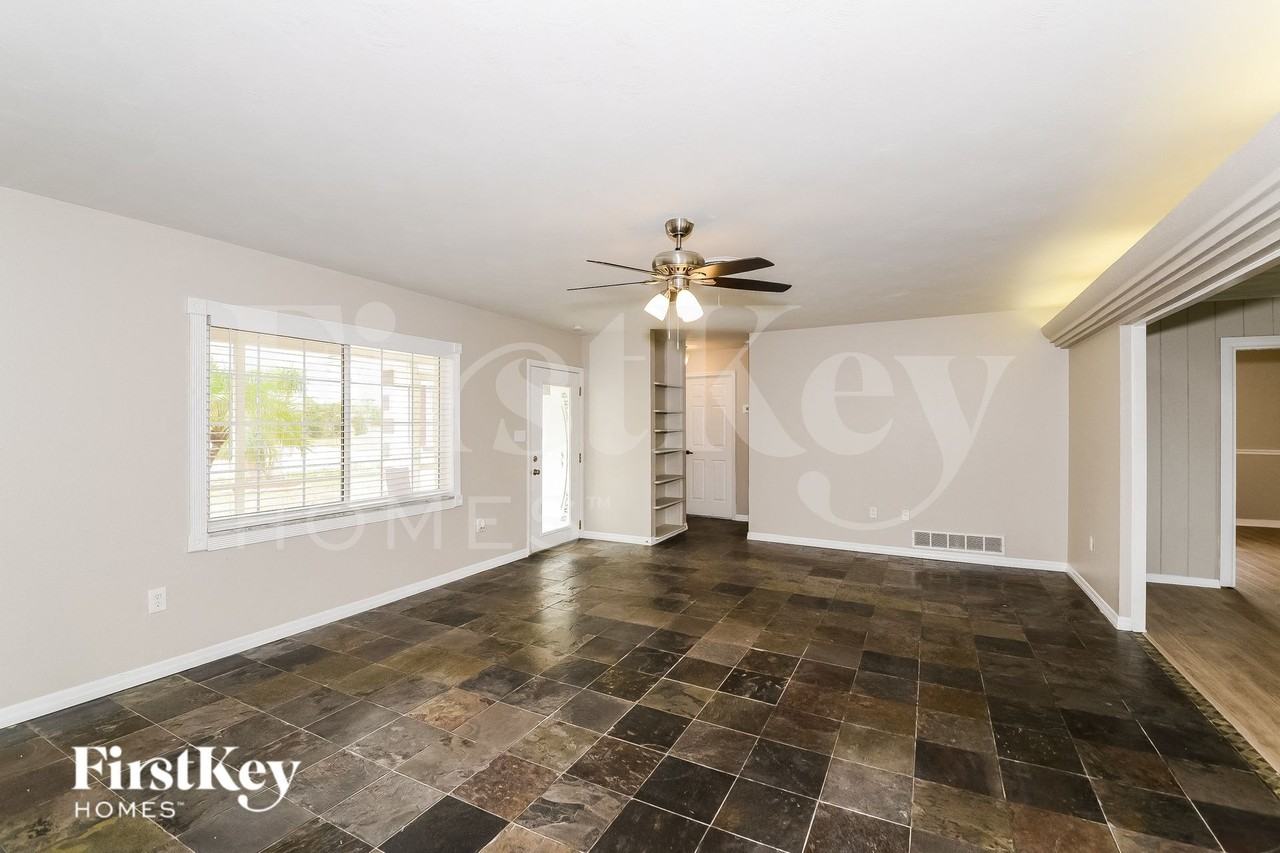 20340 Gentry Ave - Photo 2 of 15