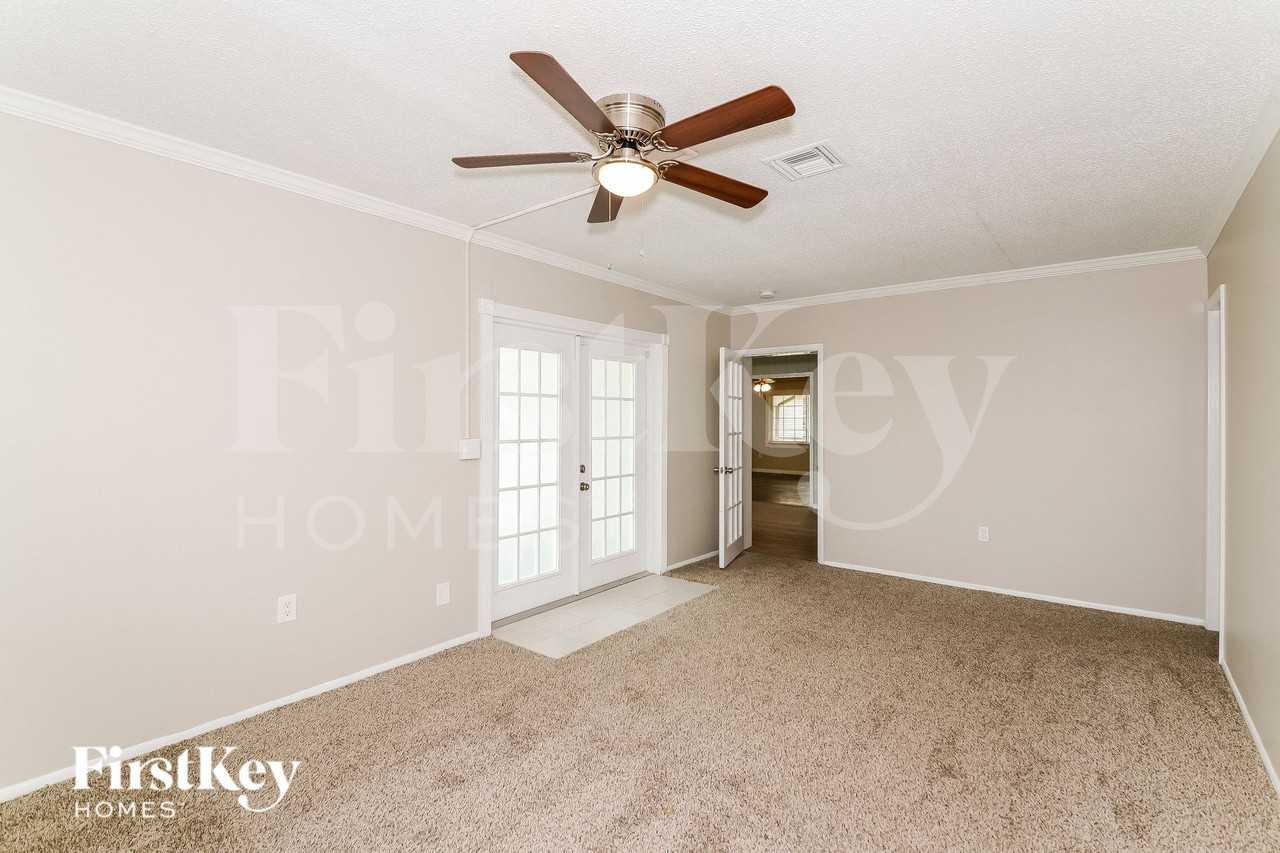 20340 Gentry Ave - Photo 6 of 15