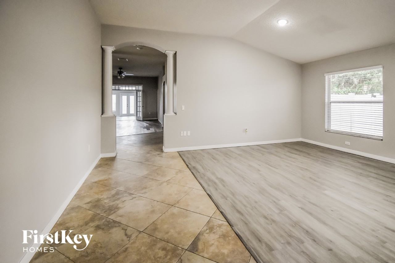 516 Valencia Park Dr - Photo 2 of 15