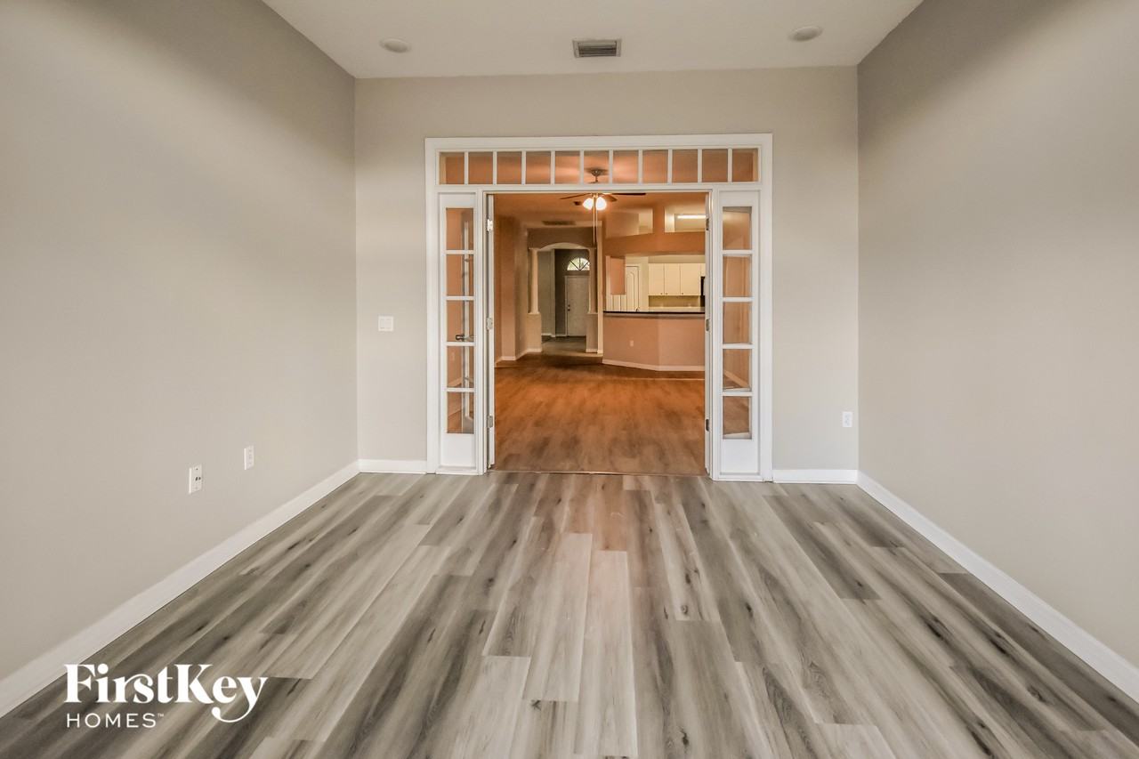 516 Valencia Park Dr - Photo 4 of 15