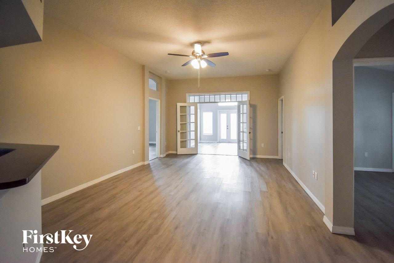 516 Valencia Park Dr - Photo 6 of 15