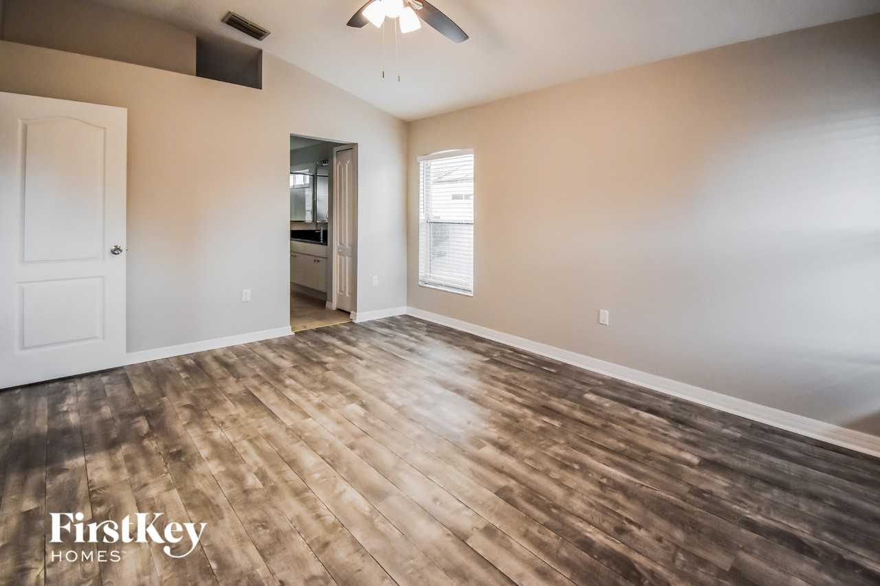 516 Valencia Park Dr - Photo 7 of 15