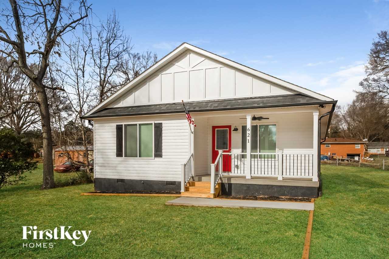 621 E Mills Dr - Photo 2 of 15