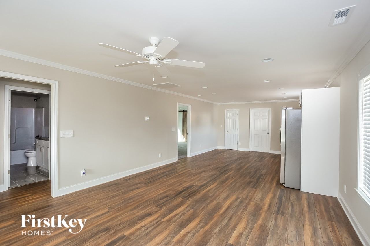 621 E Mills Dr - Photo 5 of 15