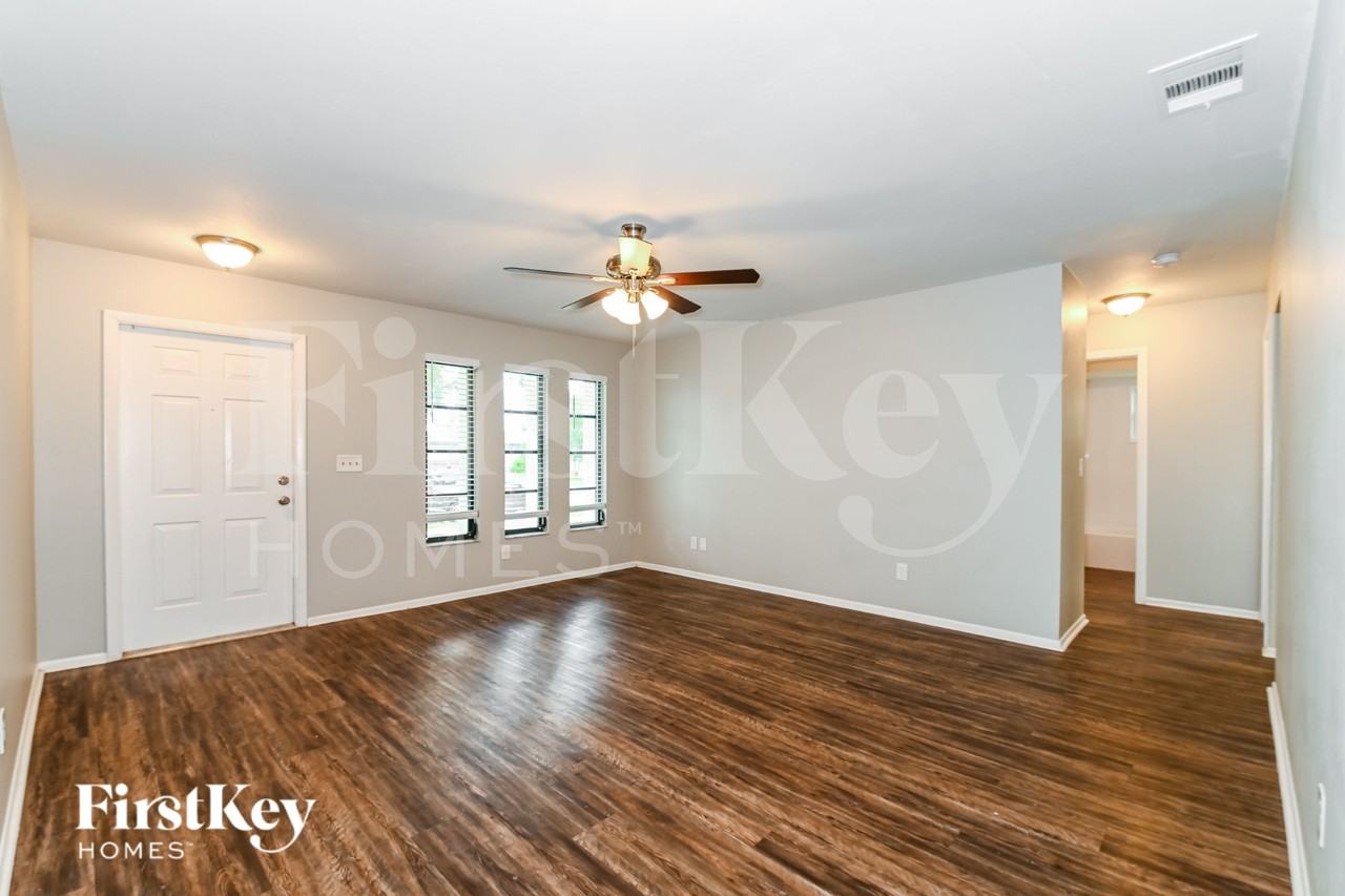 2128 Se 3rd Ter - Photo 2 of 16