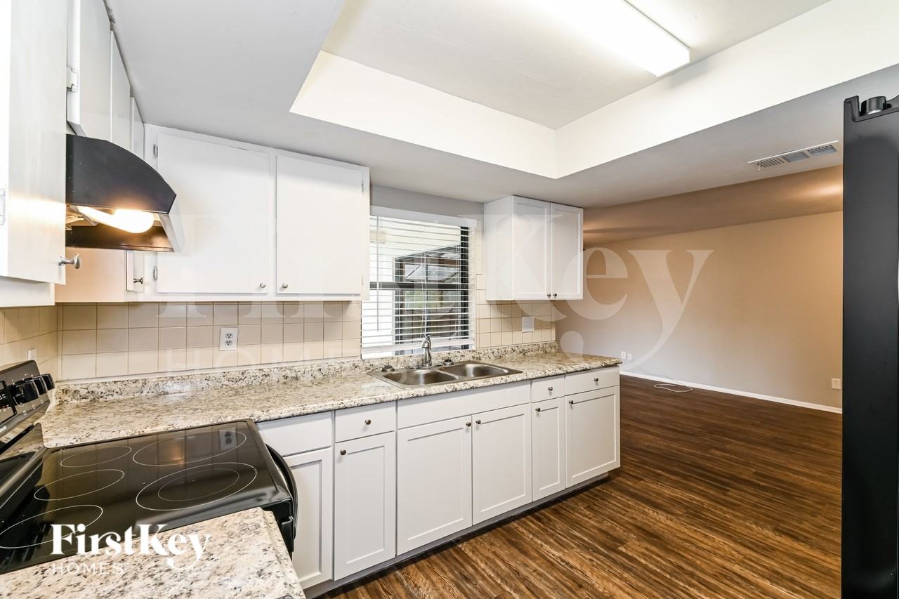 2128 Se 3rd Ter - Photo 6 of 16