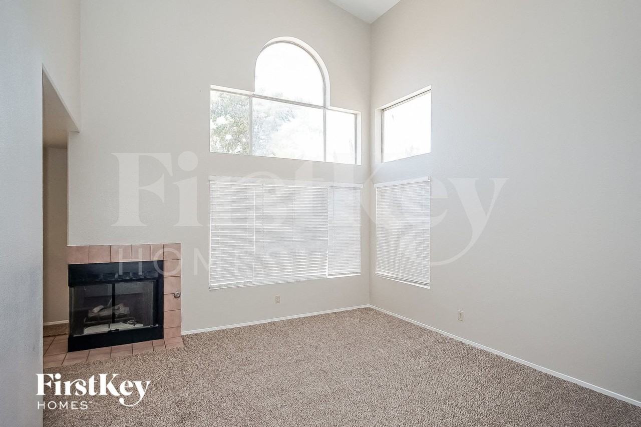 5317 Sandstone Dr - Photo 3 of 15