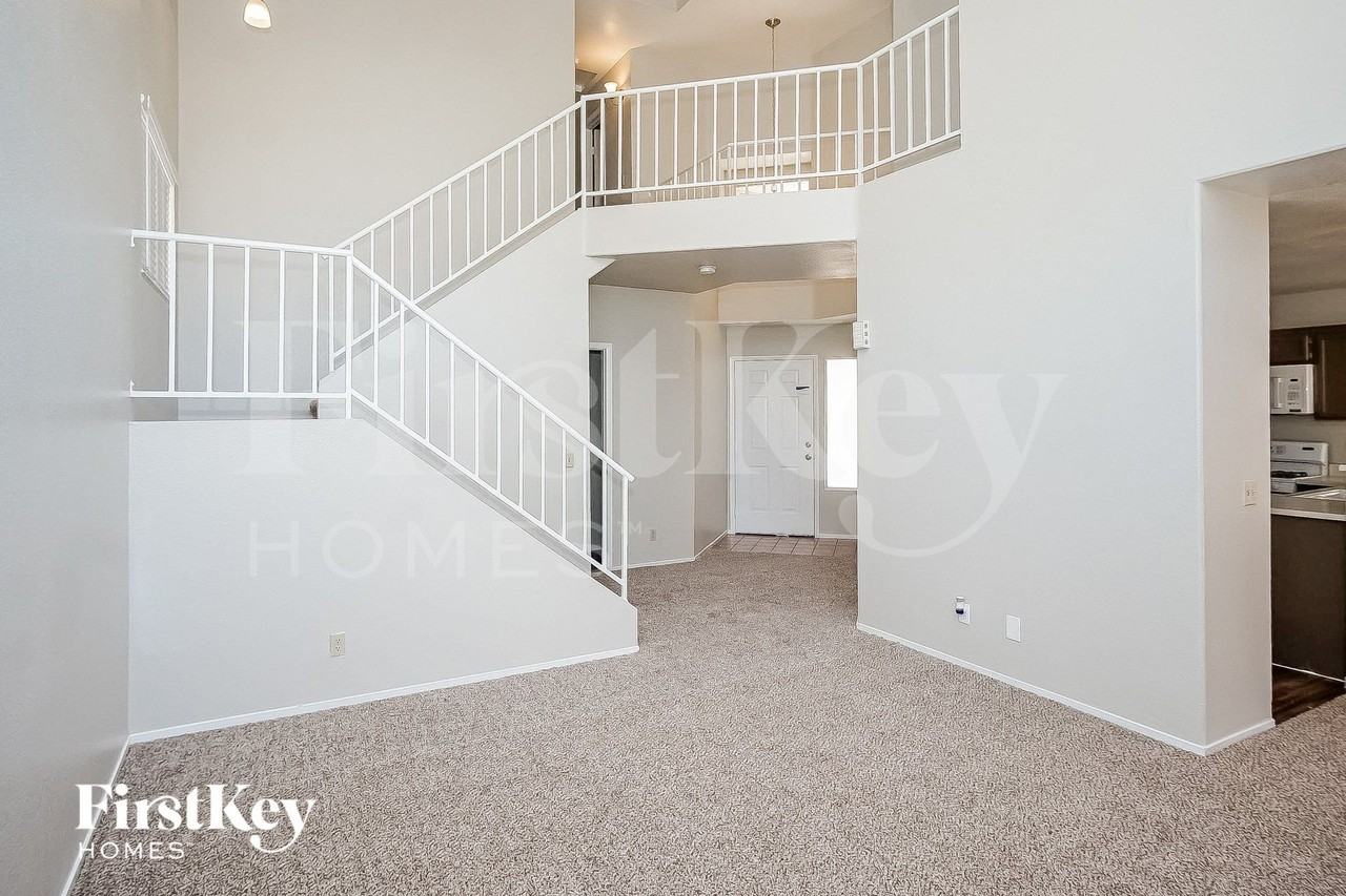 5317 Sandstone Dr - Photo 4 of 15