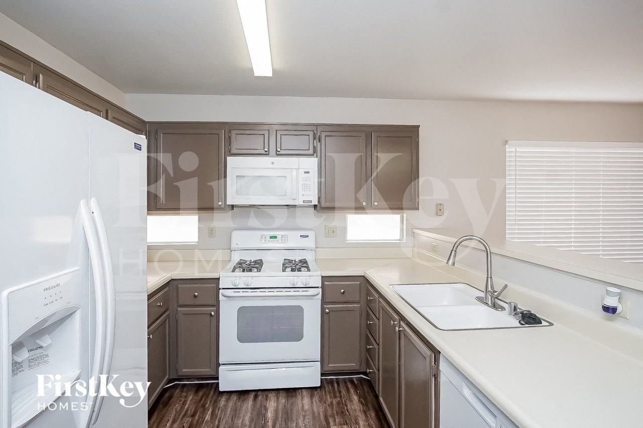 5317 Sandstone Dr - Photo 7 of 15