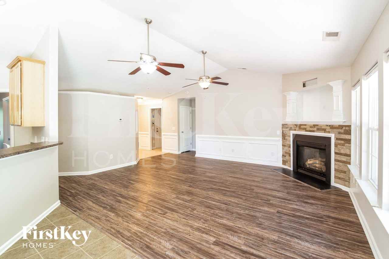 3388 Middlesboro Ave - Photo 3 of 15