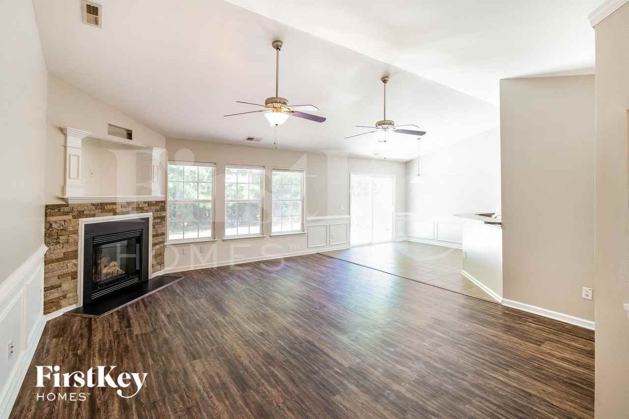 3388 Middlesboro Ave - Photo 4 of 15