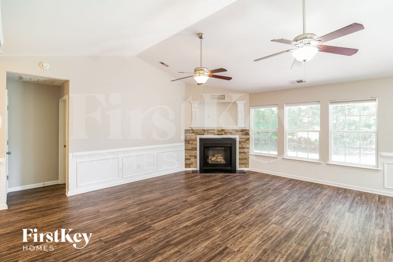 3388 Middlesboro Ave - Photo 5 of 15